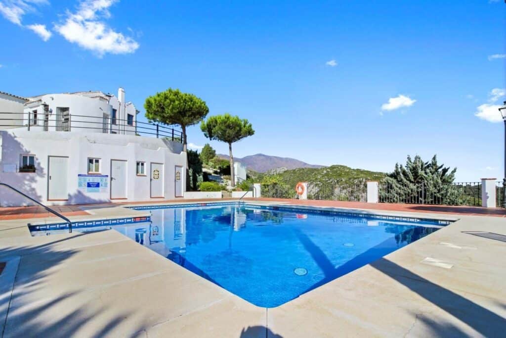 Town House for sale in estepona