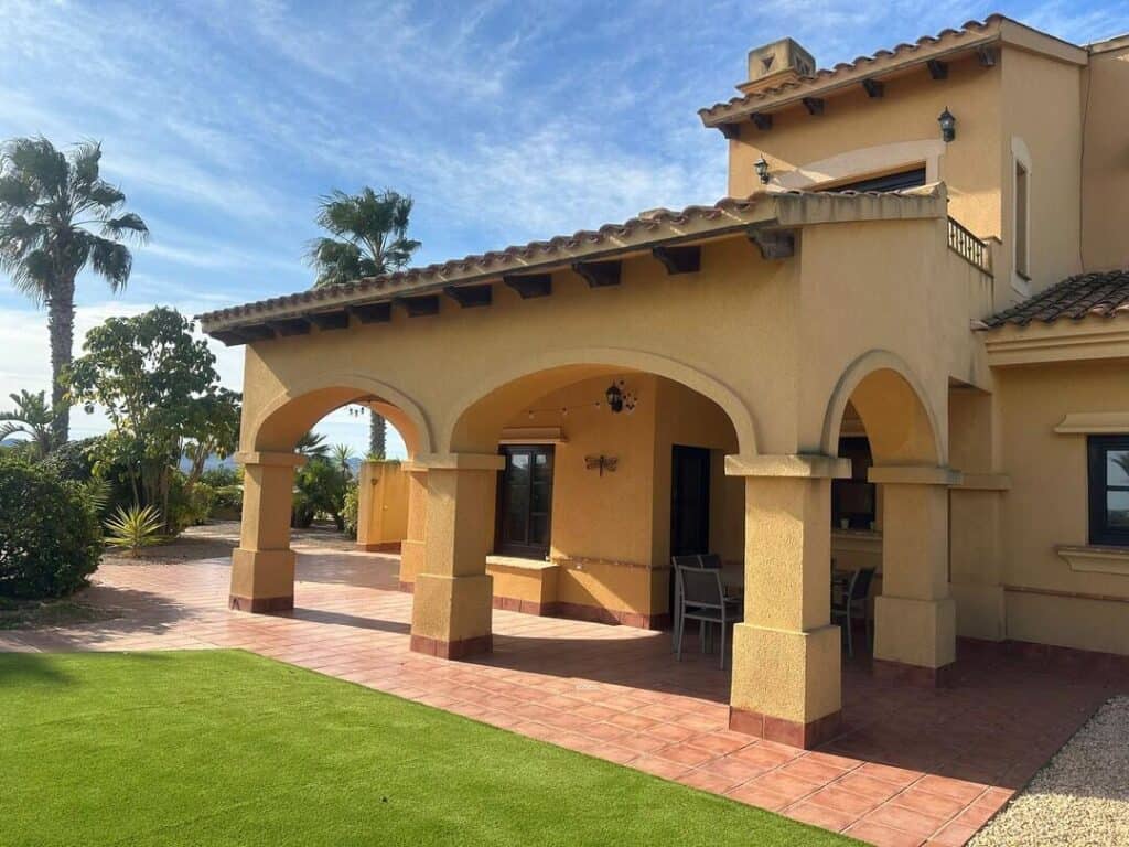 Villa for Sale in Hacienda del Alamo