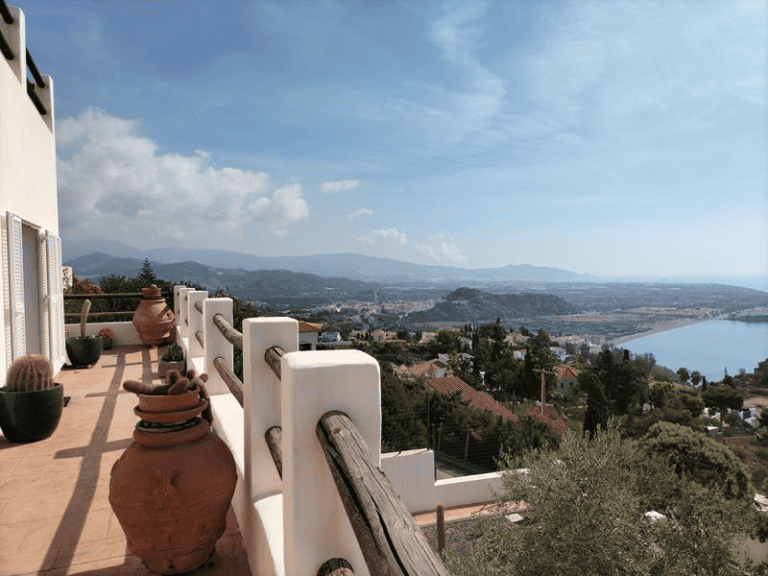  Granada