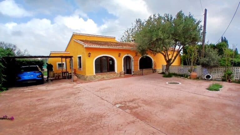 villa for  in
