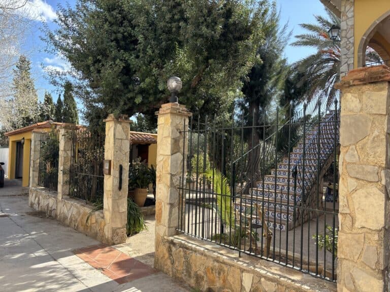 Villa for Long Term Rental in Denia