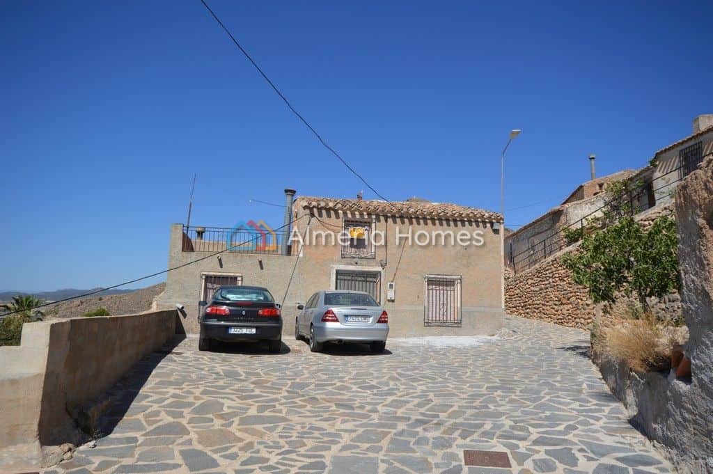 Town House for Sale in Oria