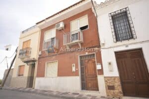 Town House for Sale in Cantoria