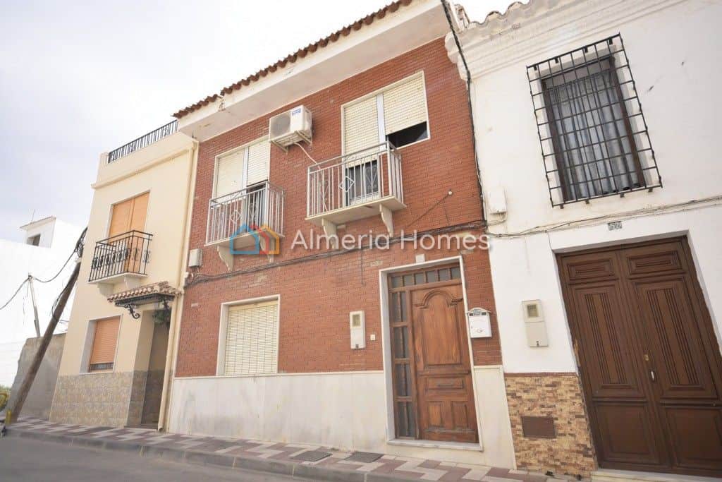 Town House for Sale in Cantoria