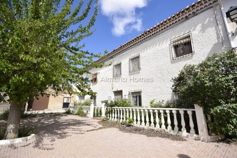 Town House for Sale in Chirivel