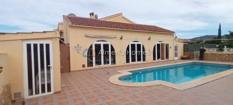 Villa for Sale in Arboleas