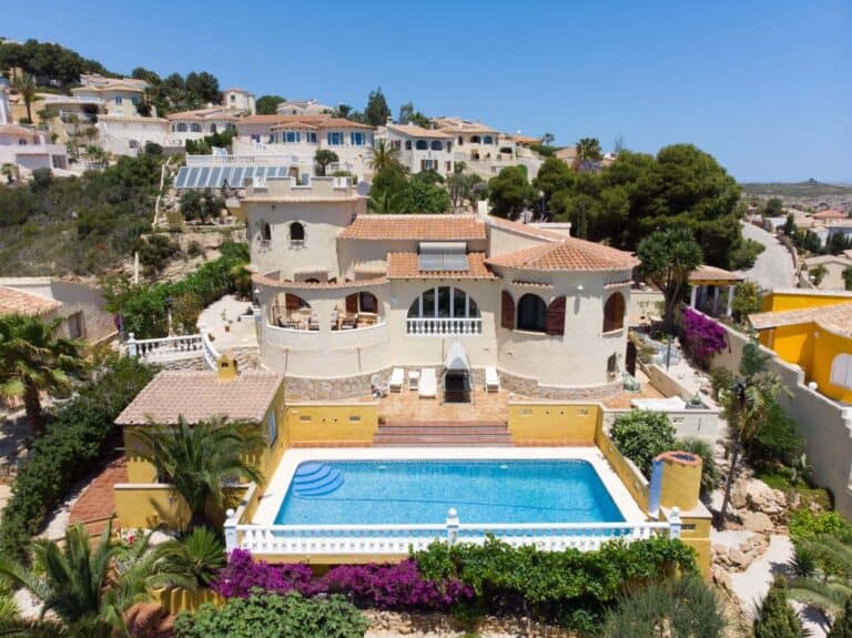 villa for  in