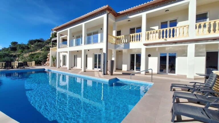 villa for  in