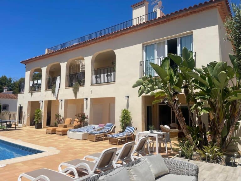 villa for  in
