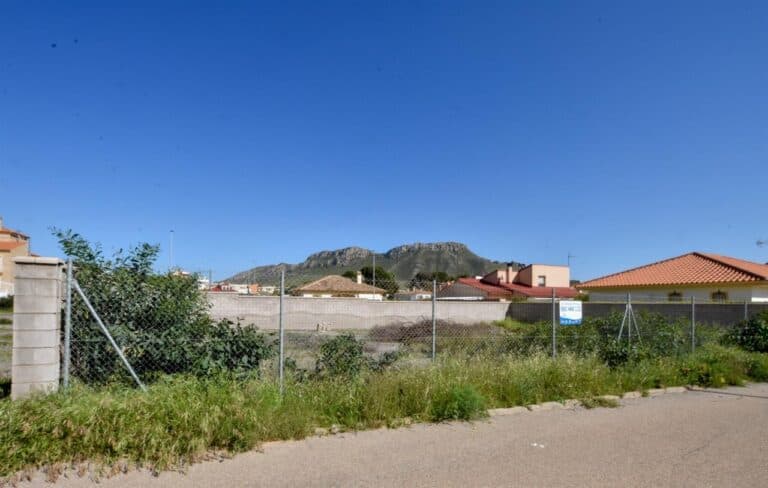 Plot for Sale in CALABARDINA