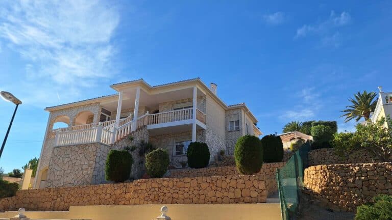 villa for  in