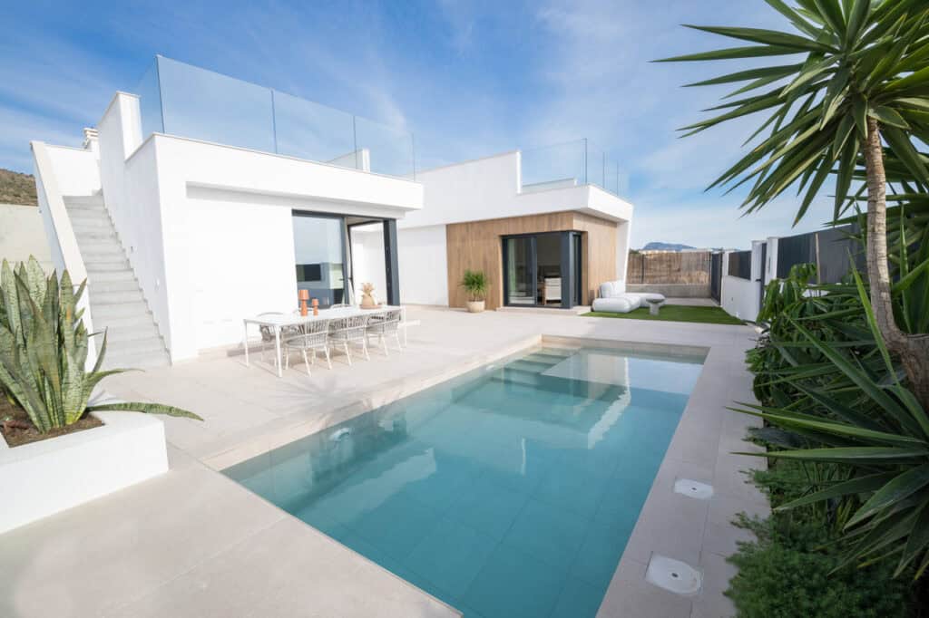 villa for Sale in Altaona Golf and Country Village