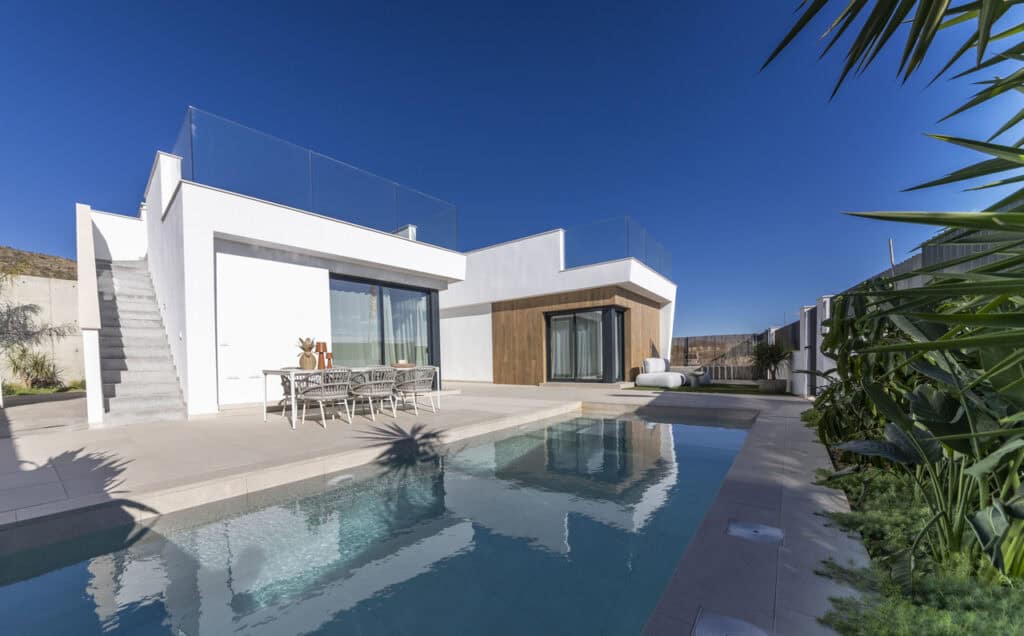 villa for Sale in Altaona Golf and Country Village
