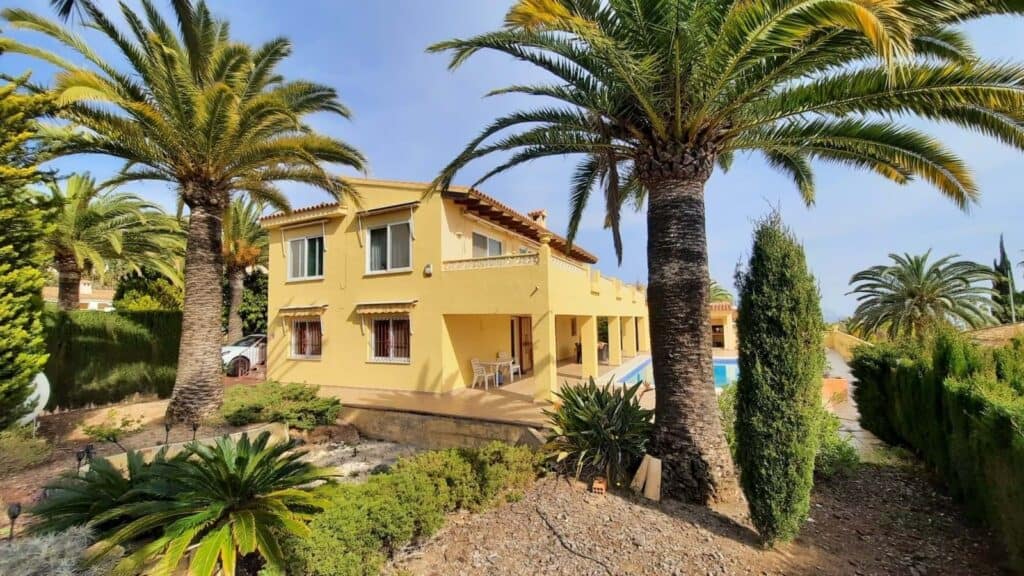 villa for  in
