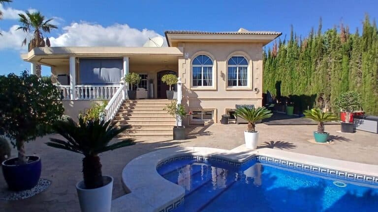 villa for  in