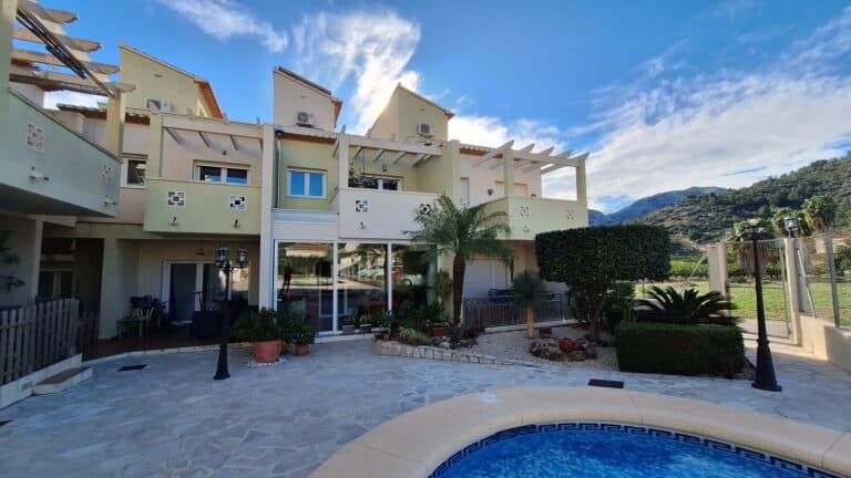 villa for  in
