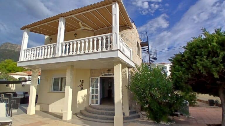 villa for  in