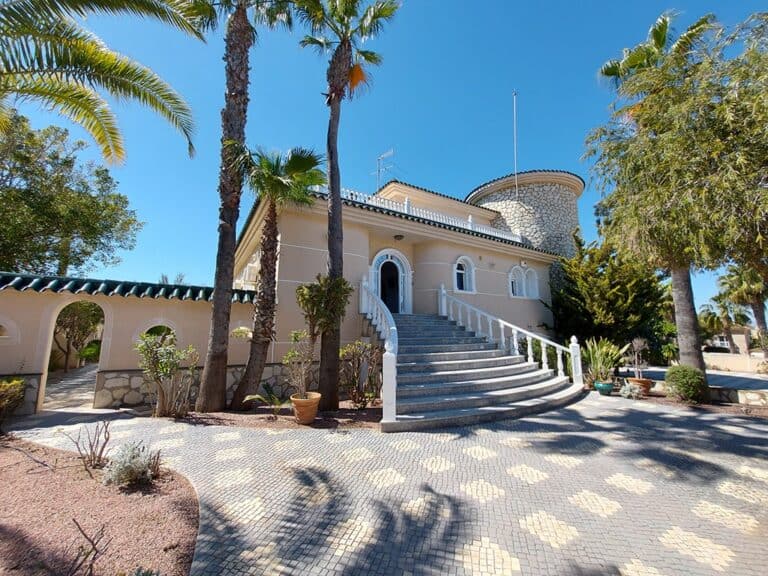 Villa for Sale in Rojales