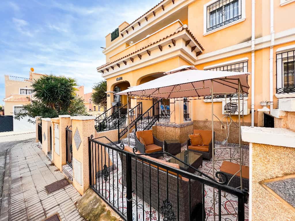Town house for Sale in Villamartin