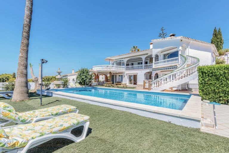 Villa for Sale in Caleta de Vélez