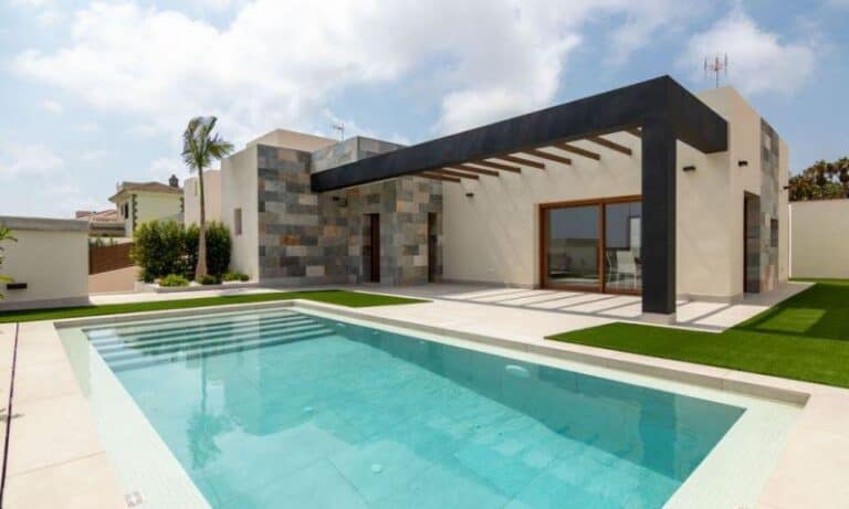 Villa for sale in Torrevieja