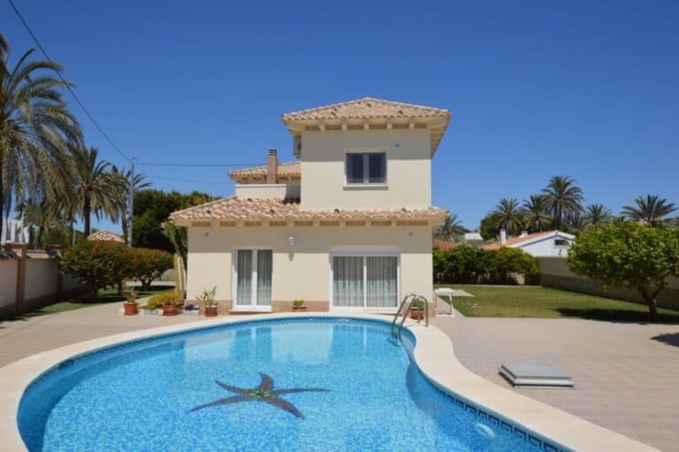 Villa for sale in Cabo Roig