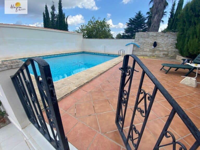 Casa con terreno for sale in Algimia de Alfara