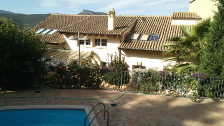 Villa for sale in Banyeres de Mariola
