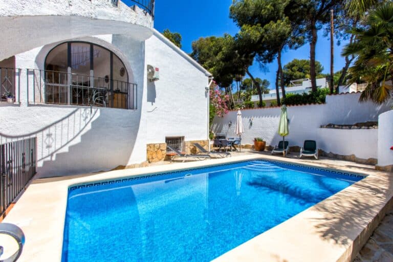 Mediterranean villa in a quiet area for sale in Benissa