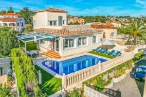Pleasant villa for sale in Calpe with views of Peñon