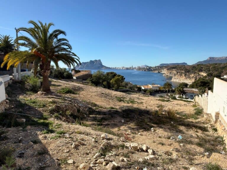Plot with fantastic sea view for sale in Benissa