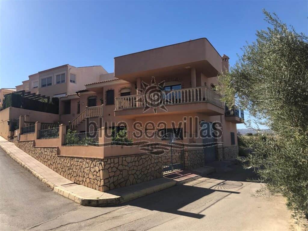 Villa for Sale in Turre