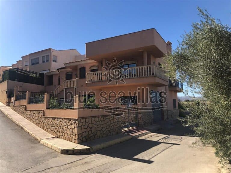 Villa for Sale in Turre
