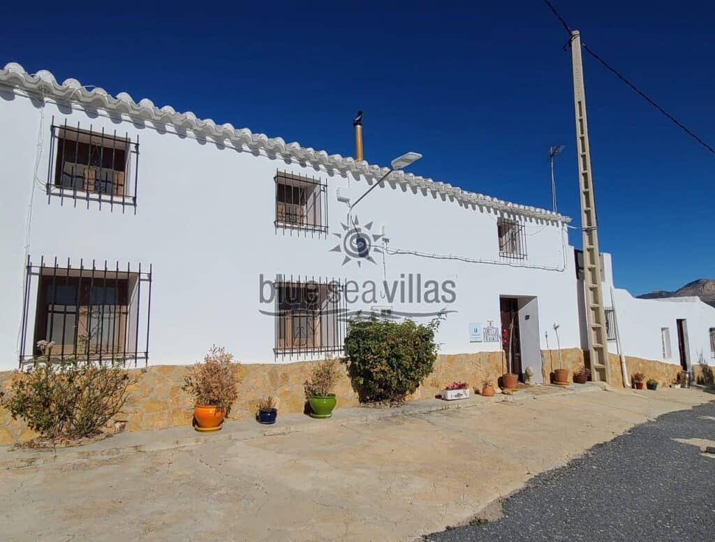 Country House for Sale in Chirivel