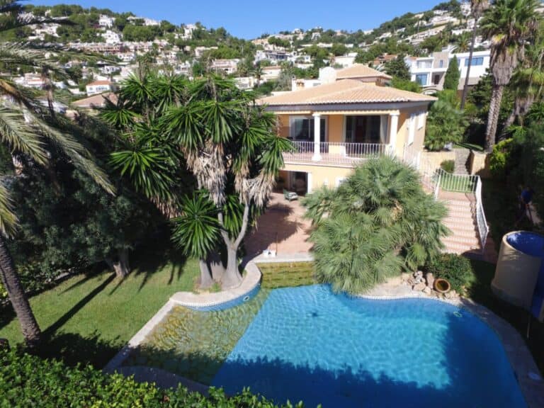 Classic sea view villa for sale in Moraira