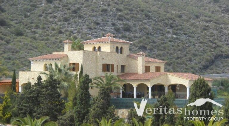 Villa for Sale in Cala Panizo